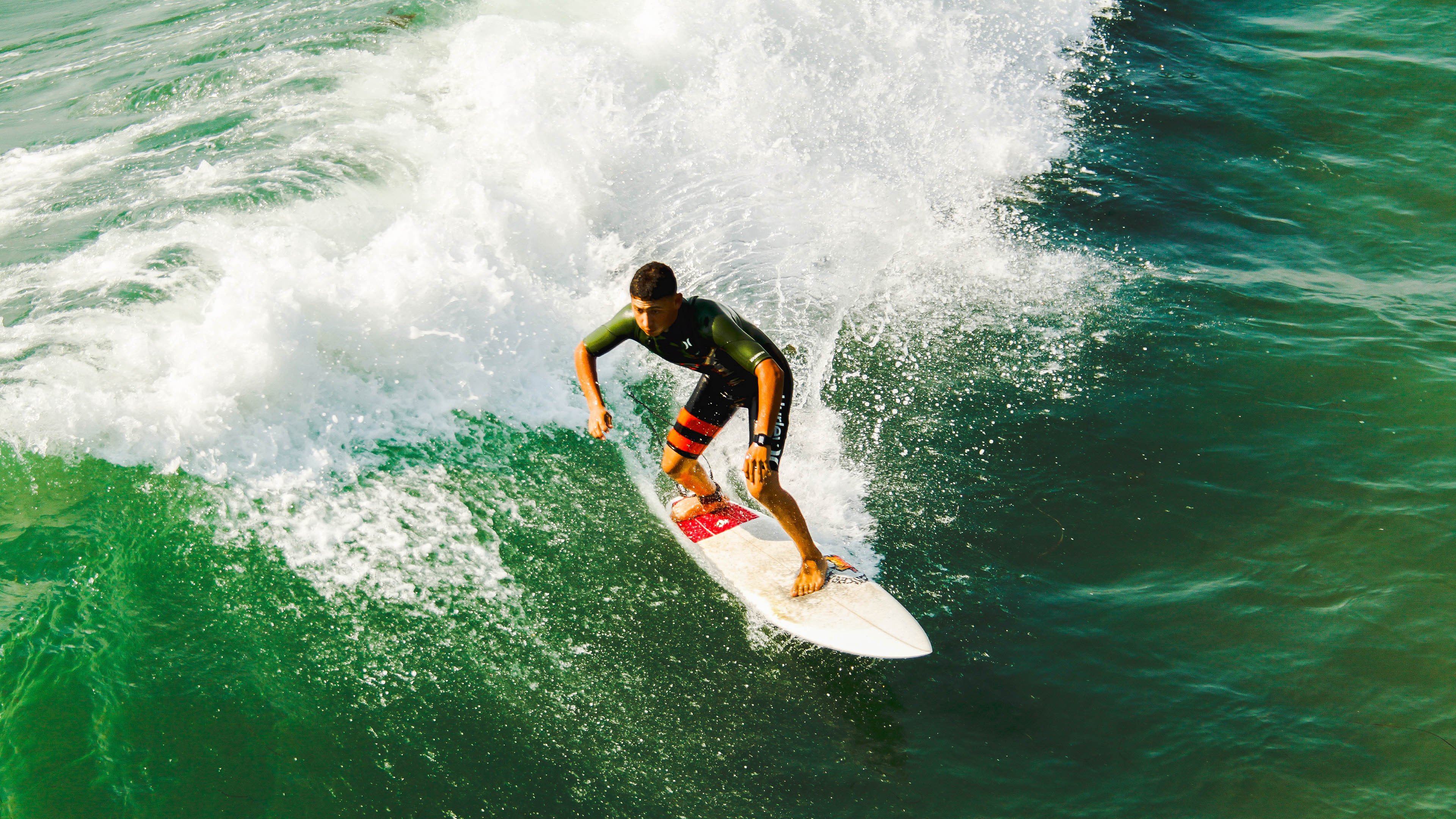 奥康纳通过精准长传撕开对方防线，带来制胜机会