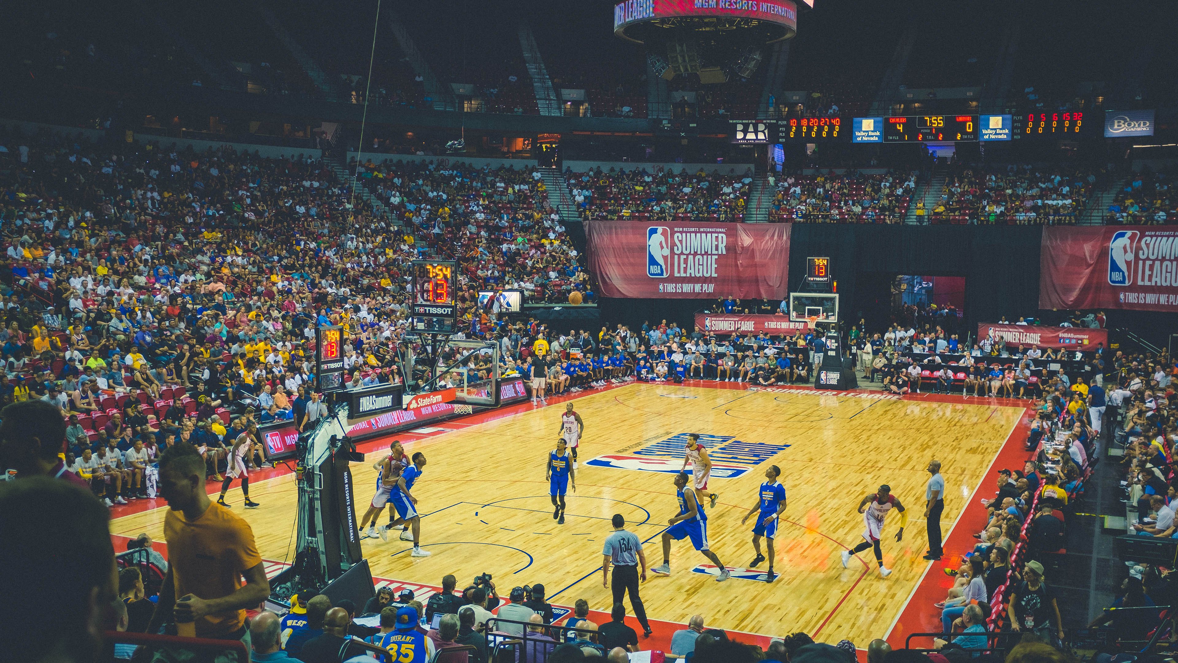 男子仰泳后程冲刺能力增强，仰泳运动